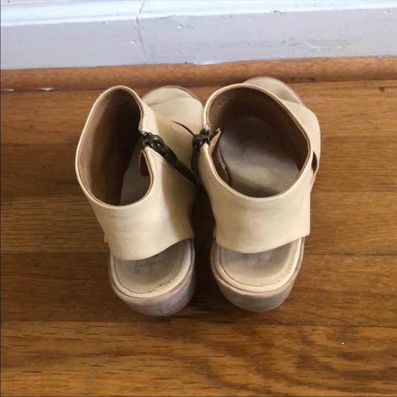 P. Monjo Selina Beige Sandals. Made in Spain. Size 38 - Picture 3 of 9